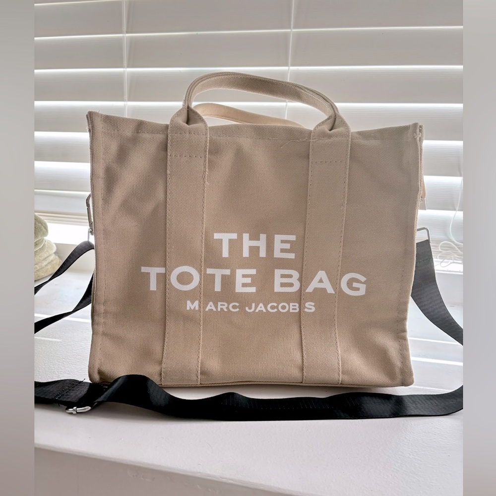 NWOT Marc Jacobs Beige Canvas Medium Tote bag - Picture 9 of 9